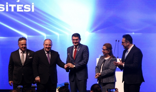 Altınbaş Üniversitesi’ne eğitimde hizmet ihracatı ödülü